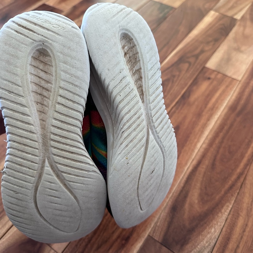 Sketchers Tie-Dye size 2.5 girl slip ins - Picture 3 of 3